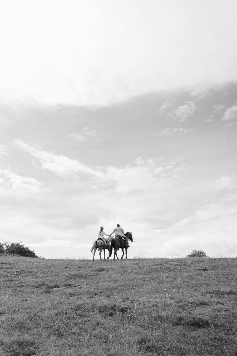 Annie y Mateo a caballo